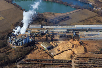 Luftaufnahme von Industriegebiet Konrad-Nolte-Straße jenseits des Rhein mit Rheinspan GmbH & Co. KG in Germersheim im Bundesland Rheinland-Pfalz, Deutschland