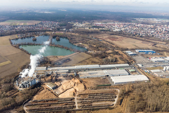 Gebäude und Produktionshallen auf dem Werksgelände Nolte Holzwerkstoff GmbH & Co. KG in Germersheim im Bundesland Rheinland-Pfalz, Deutschland