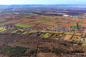 Saarstraße und Am Höhenweg von Südosten in Kandel im Bundesland Rheinland-Pfalz, Deutschland
