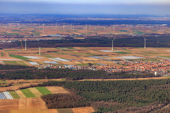 Luftbild von Windpark Hatzenbühl fast fertig von Süden im Bundesland Rheinland-Pfalz, Deutschland