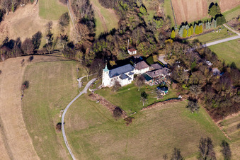 Kirchengebäude der Kapelle Michaelskapelle auf dem Michaelsberg in Bruchsal im Ortsteil Untergrombach im Bundesland Baden-Württemberg, Deutschland