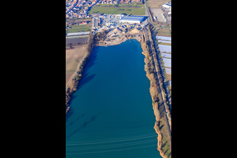 Schrägluftbild von Betonsee mit Betonwerk Fehr Technologies aus Südwesten im Ortsteil Wiesental in Waghäusel im Bundesland Baden-Württemberg, Deutschland
