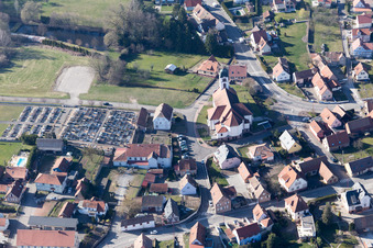 Schrägluftbild von Mertzwiller im Bundesland Bas-Rhin, Frankreich