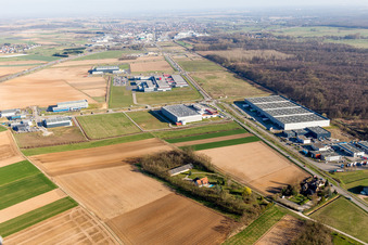 Luftaufnahme von Mommenheim im Bundesland Bas-Rhin, Frankreich