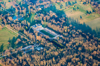 Gebäudekomplex im Schloßpark von Schloß Favorite in Rastatt im Ortsteil Förch im Bundesland Baden-Württemberg, Deutschland