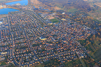 Luftaufnahme von Stadtübersicht aus Südwesten vordem Kaltenbachsee in Muggensturm im Bundesland Baden-Württemberg, Deutschland
