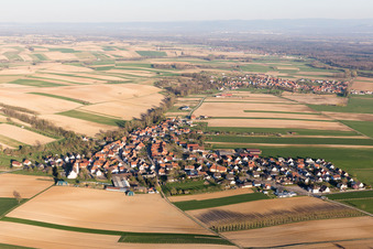 Oberrœdern im Bundesland Bas-Rhin, Frankreich von einer Drohne aus