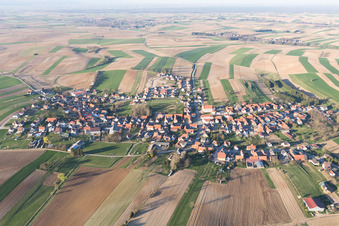 Oberrœdern im Bundesland Bas-Rhin, Frankreich von der Drohne aus gesehen