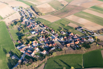 Schrägluftbild von Crœttwiller im Bundesland Bas-Rhin, Frankreich