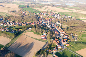 Luftaufnahme von Neewiller-près-Lauterbourg im Bundesland Bas-Rhin, Frankreich