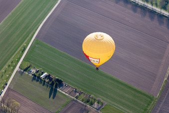 Ballonstart im Ortsteil Hayna in Herxheim bei Landau im Bundesland Rheinland-Pfalz, Deutschland
