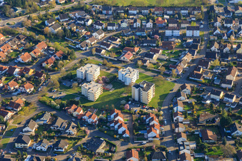 Luftbild von 4 Wohnblöcke an der Postgrabenstraße x Am Entensee in Bellheim im Bundesland Rheinland-Pfalz, Deutschland