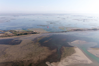 Drohnenaufname von Caserma di Canal Muro im Bundesland Friaul-Julisch Venetien, Italien