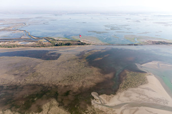 Drohnenbild von Caserma di Canal Muro im Bundesland Friaul-Julisch Venetien, Italien