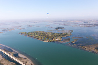 Schrägluftbild von Grado im Bundesland Gorizia, Italien