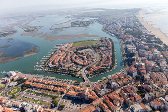 Grado im Bundesland Gorizia, Italien aus der Drohnenperspektive