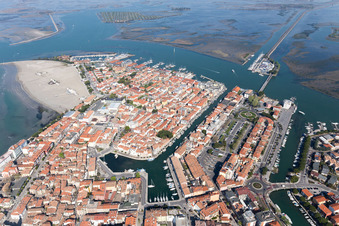 Drohnenaufname von Grado im Bundesland Gorizia, Italien