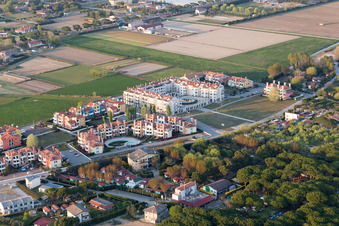 Schrägluftbild von Cavallino-Treporti im Bundesland Venetien, Italien