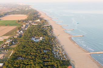 Schrägluftbild von Ca' Pasquali im Bundesland Venetien, Italien