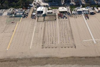 Luftaufnahme von Pinarella im Bundesland Emilia-Romagna, Italien