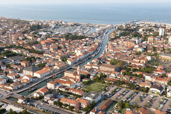 Drohnenaufname von Cesenatico im Bundesland Forlì-Cesena, Italien
