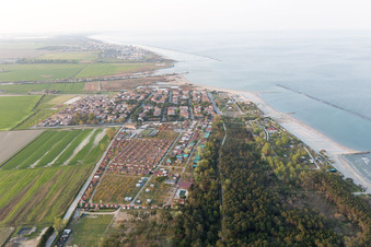 Luftbild von Lido DI Dante im Bundesland Emilia-Romagna, Italien