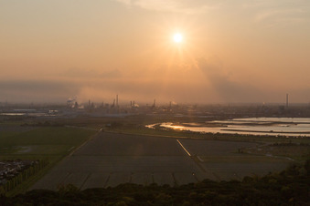 Schrägluftbild von Punta Marina im Bundesland Emilia-Romagna, Italien