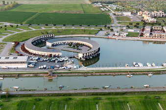 Schrägluftbild von Casalborsetti im Bundesland Emilia-Romagna, Italien