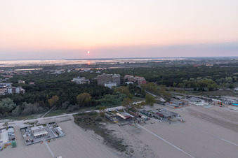 Luftbild von Lido di Spina im Bundesland Emilia-Romagna, Italien