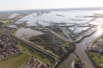 Schrägluftbild von Volano im Bundesland Emilia-Romagna, Italien