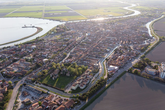 Luftbild von Comacchio im Bundesland Ferrara, Italien