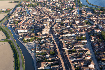 Comacchio im Bundesland Ferrara, Italien von einer Drohne aus