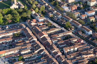 Comacchio im Bundesland Ferrara, Italien aus der Drohnenperspektive