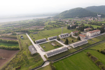 Schrägluftbild von Sequals im Bundesland Friaul-Julisch Venetien, Italien