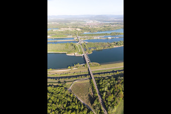 Rheinschleusse Iffezheim in Roppenheim im Bundesland Bas-Rhin, Frankreich aus der Luft