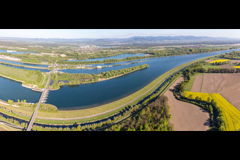 Drohnenaufname von Rheinschleusse Iffezheim in Roppenheim im Bundesland Bas-Rhin, Frankreich