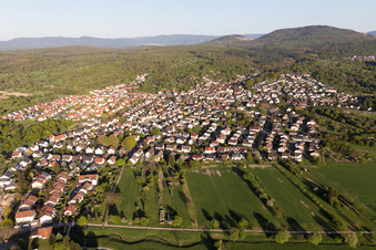 Luftbild von Ortsteil Haueneberstein in Baden-Baden im Bundesland Baden-Württemberg, Deutschland