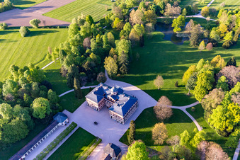 Schloß Favorite bei Förch in Rastatt im Bundesland Baden-Württemberg, Deutschland vom Flugzeug aus