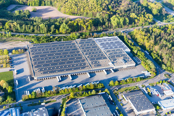 Gebäudekomplex und Gelände des Logistikzentrums Aldi Süd- Logistik in Rastatt in Muggensturm im Bundesland Baden-Württemberg, Deutschland