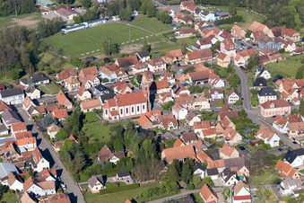 Schrägluftbild von Gundershoffen im Bundesland Bas-Rhin, Frankreich