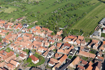 Schrägluftbild von Uhrwiller im Bundesland Bas-Rhin, Frankreich
