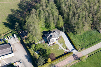 Drohnenbild von Zinswiller im Bundesland Bas-Rhin, Frankreich