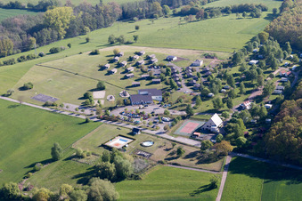 Zinswiller im Bundesland Bas-Rhin, Frankreich von einer Drohne aus