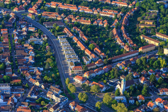 Herrenalber Straße x Diakonissenstraße mit Christkönigkirche von Süden im Ortsteil Rüppurr in Karlsruhe im Bundesland Baden-Württemberg, Deutschland