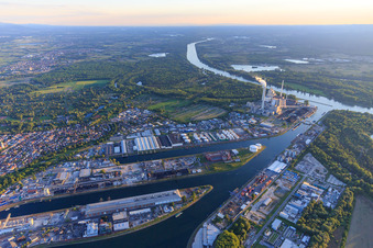Luftbild von Karlsruher Rheinhäfen mit EnBW Energie Baden-Württemberg AG, Rheinhafen-Dampfkraftwerk Karlsruhe aus Nordosten im Ortsteil Mühlburg, Deutschland