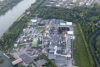 Stora-Enso von Süden im Ortsteil Knielingen in Karlsruhe im Bundesland Baden-Württemberg, Deutschland