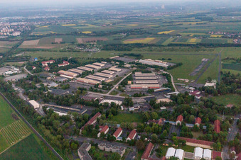 Luftbild von Schweinfurt, Niederwerrn ehemaliger US-Flugplatz/-Kaserne in Geldersheim im Bundesland Bayern, Deutschland