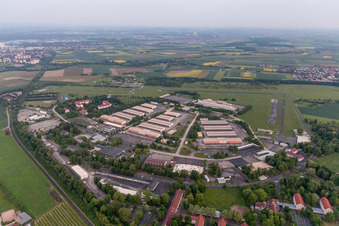 Luftaufnahme von Schweinfurt, Niederwerrn ehemaliger US-Flugplatz/-Kaserne in Geldersheim im Bundesland Bayern, Deutschland