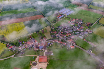 Ort unter Wolken im Ortsteil Dietendorf in Burgebrach im Bundesland Bayern, Deutschland