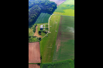 Schrägluftbild von UL Flugplatz Burgebrach im Ortsteil Grasmannsdorf im Bundesland Bayern, Deutschland